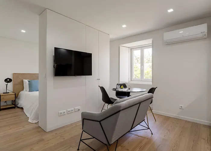 Charm Studio - Lisbon Getaway
